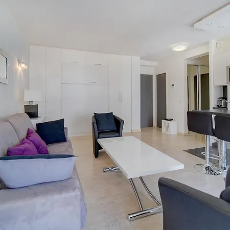 Immogroom - 5 Min From - Terrace - Ac - Parking Apartment