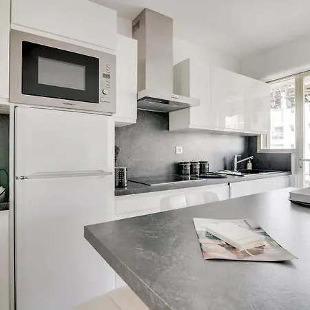 Immogroom - 5 Min From - Terrace - Ac - Parking Apartment