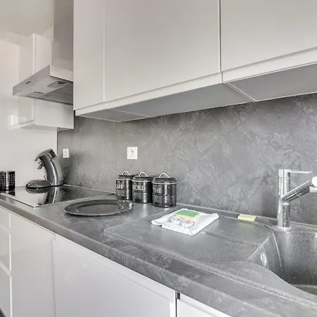 Immogroom - 5 Min From - Terrace - Ac - Parking Apartment *